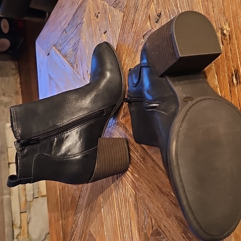 New LUCKY BRAND pointy  leather booties! 7